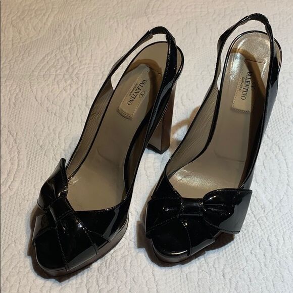 Valentino Garavani Patent sling back bow heels. 38 - Picture 4 of 10